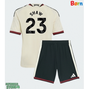 Manchester United Luke Shaw #23 Replika Babytøj Tredje sæt Børn 2026-27 Kortærmet (+ Korte bukser)
